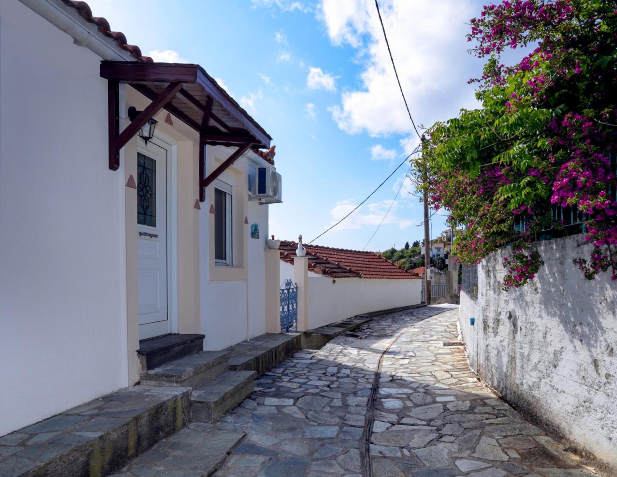 Angelinas House Hotel Glossa Bagian luar foto